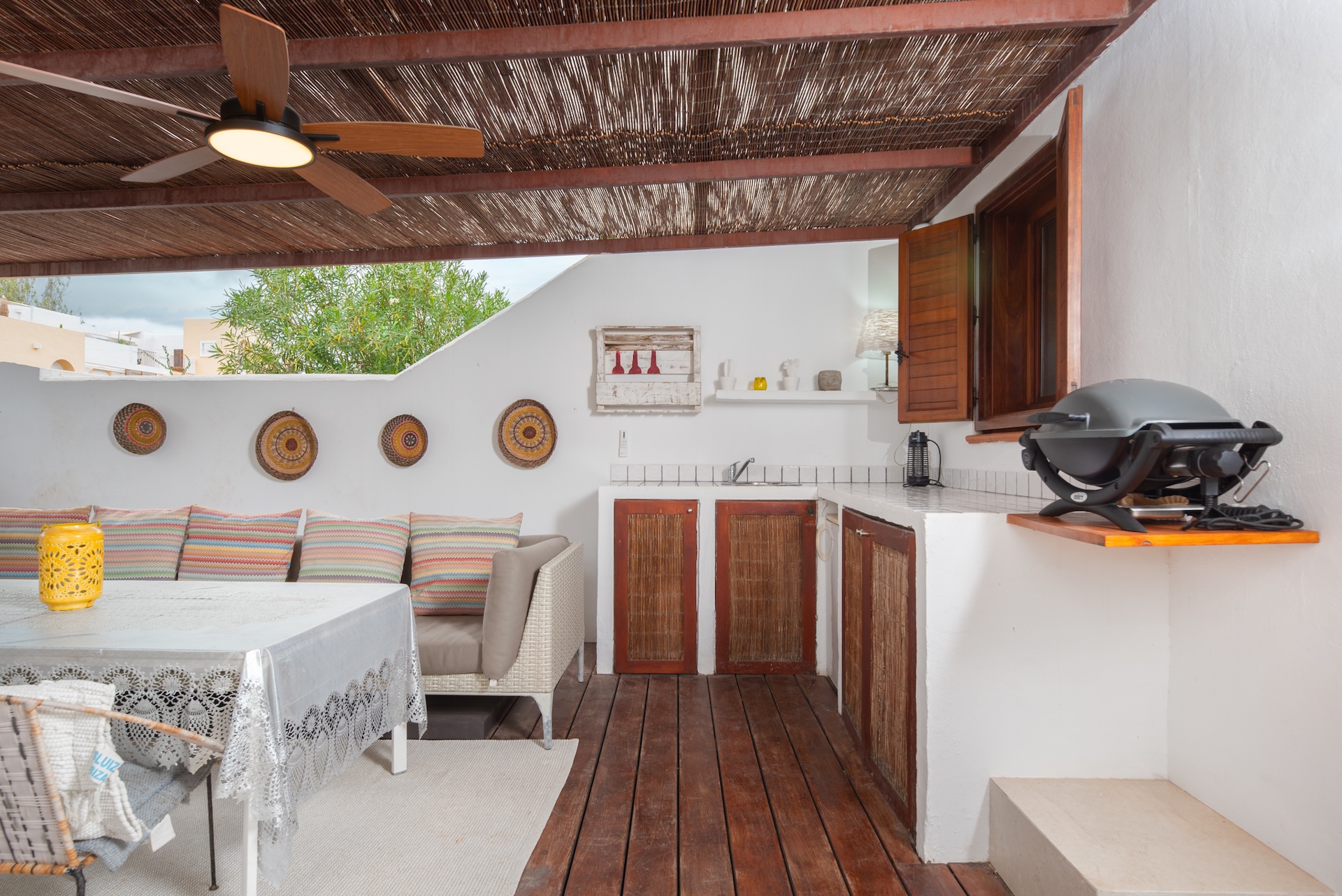 Resa estates Ibiza for sale te koop appartement Santa Gertrudis patio 2.jpg